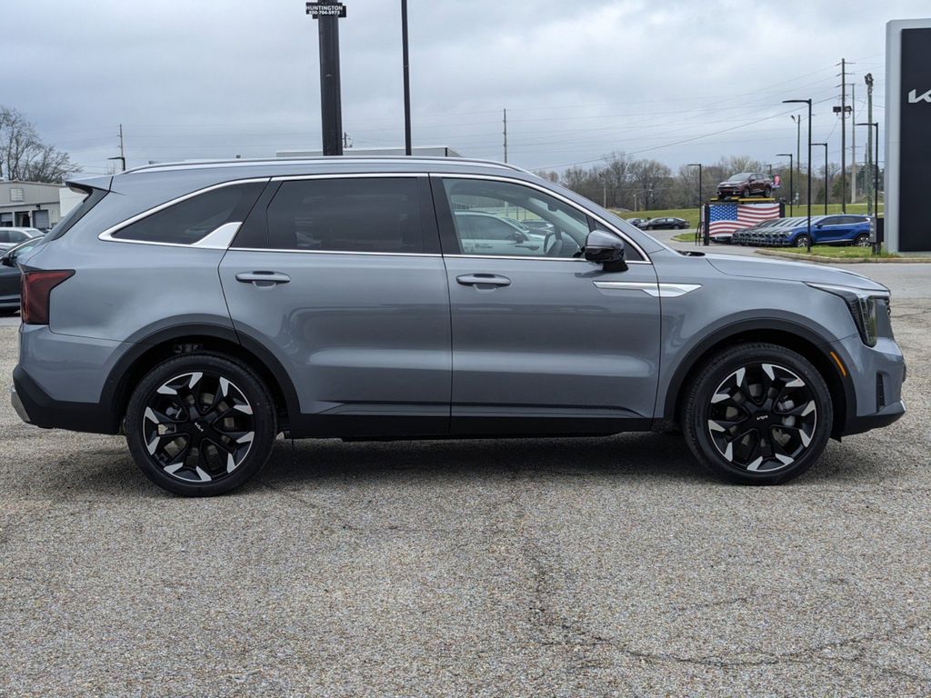 2024 Kia Sorento SX photo 2