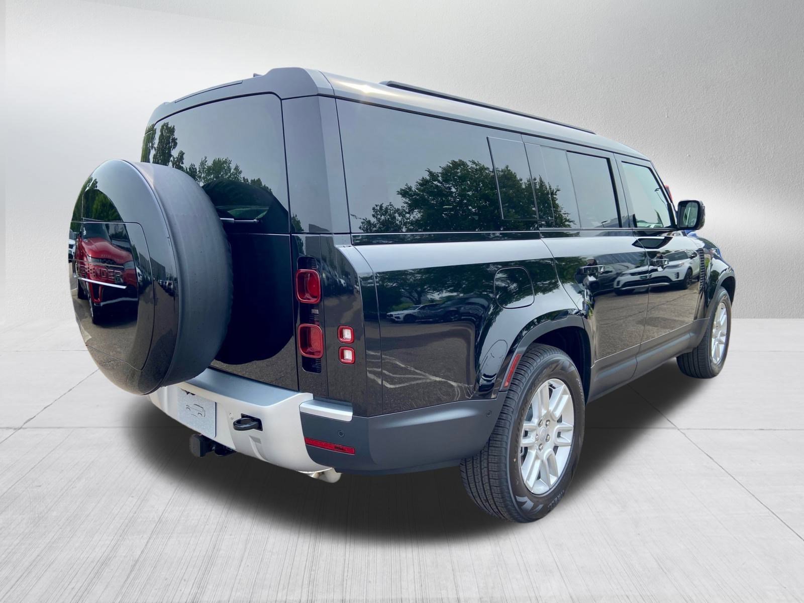 2025 Land Rover Defender S photo 2