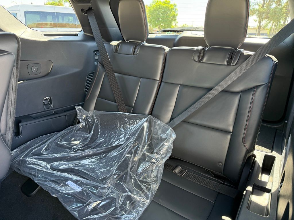 2025 Ford Explorer ST-Line photo 9