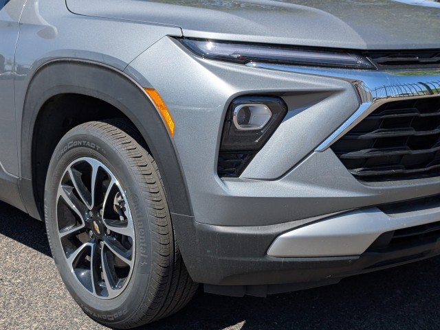 2025 Chevrolet Trailblazer LT photo 2