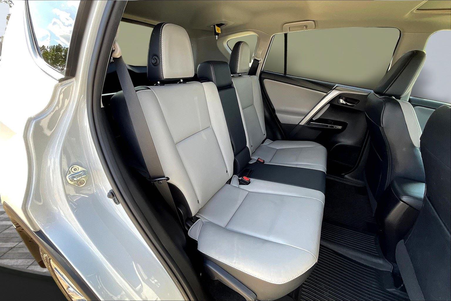 2017 Toyota RAV4 Limited photo 27