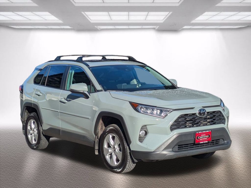2020 Toyota RAV4 XLE's photo