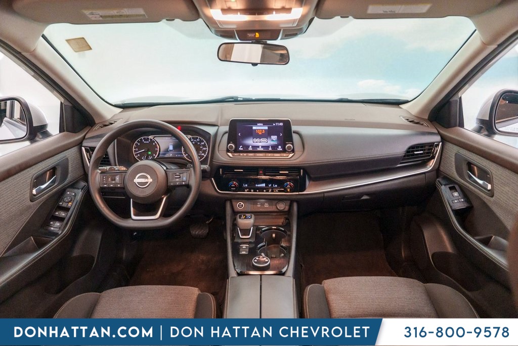 2022 Nissan Rogue SV photo 2