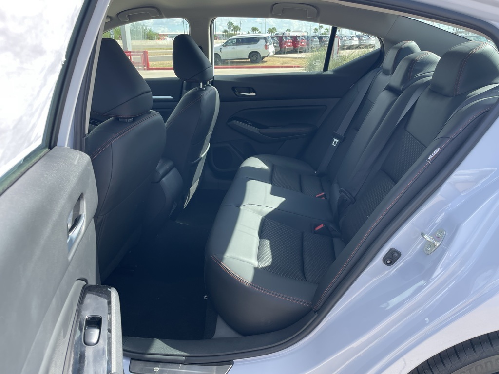 2025 Nissan Altima SR photo 17