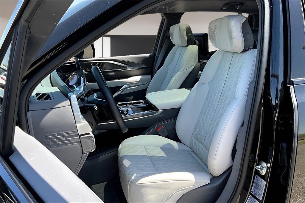 2025 Cadillac Escalade IQ Luxury photo 6