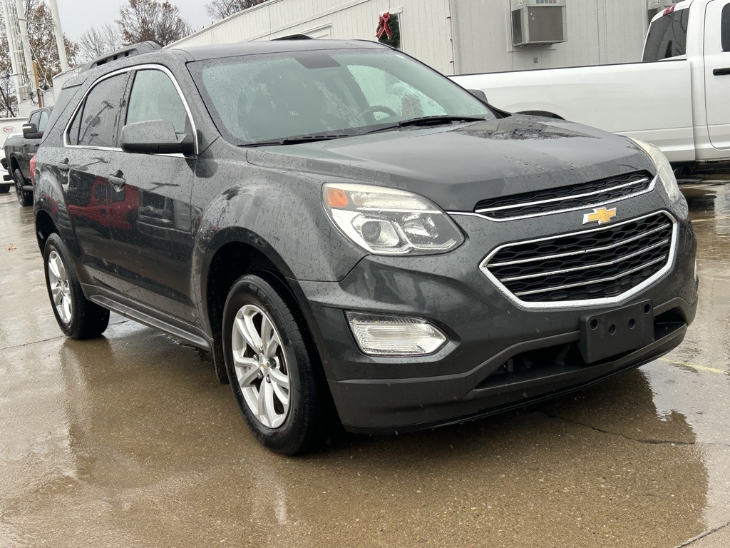2017 Chevrolet Equinox LT photo 2
