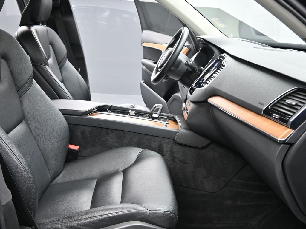 2022 Volvo XC90 T8 Inscription Expression photo 13