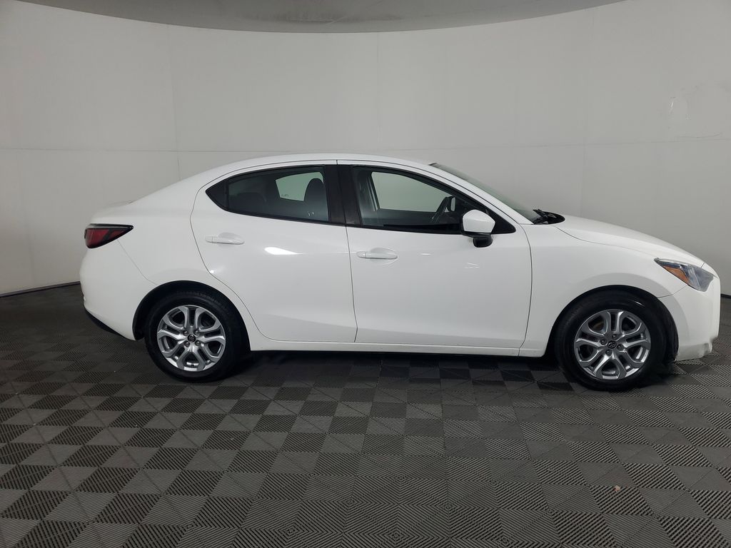 2017 Toyota Yaris iA Base photo 3