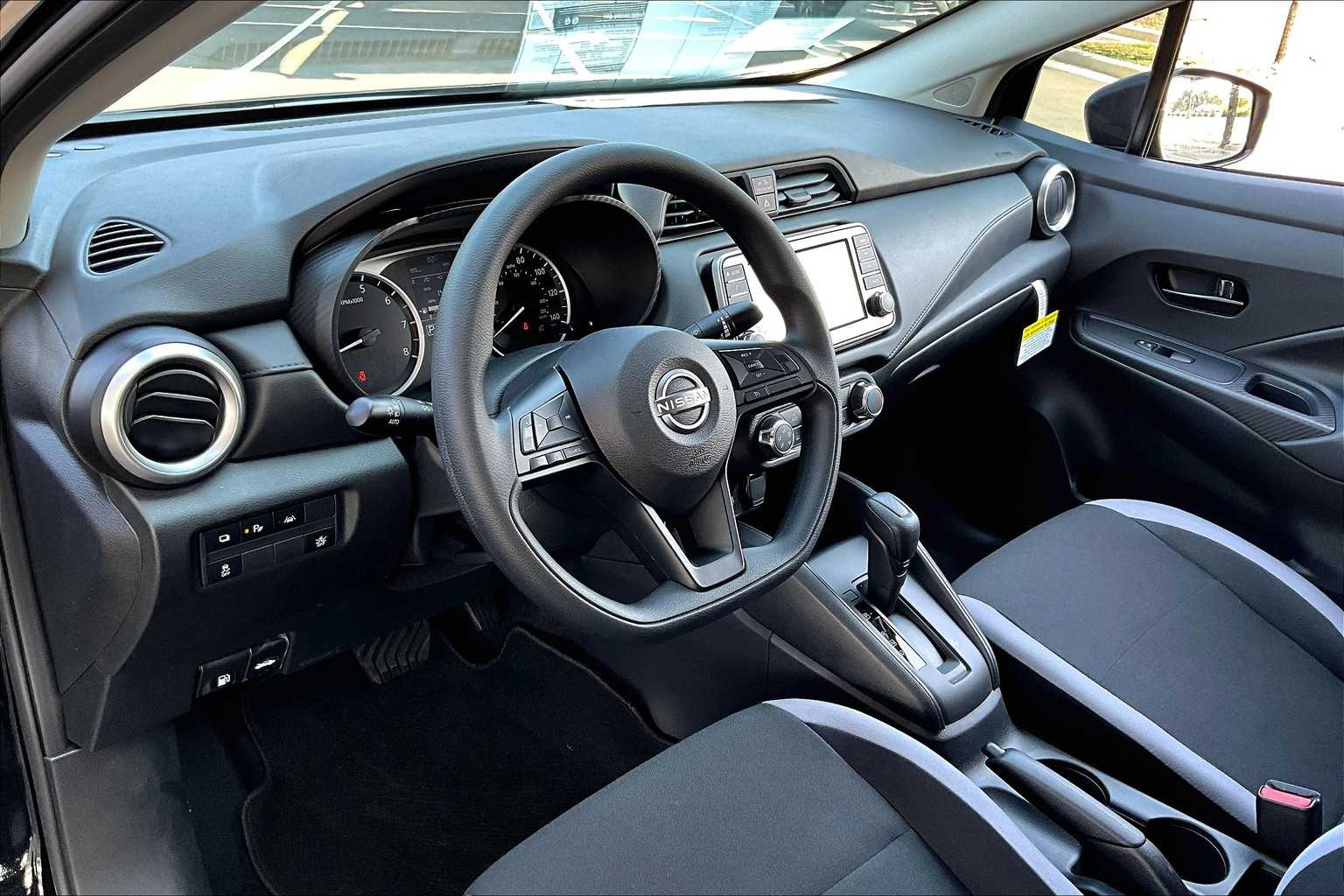 2025 Nissan Versa S photo 8