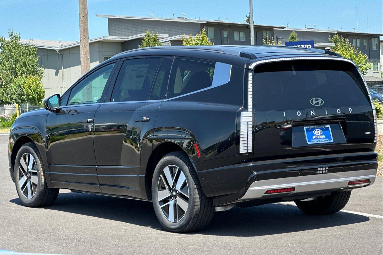 2026 Hyundai Ioniq SEL photo 4