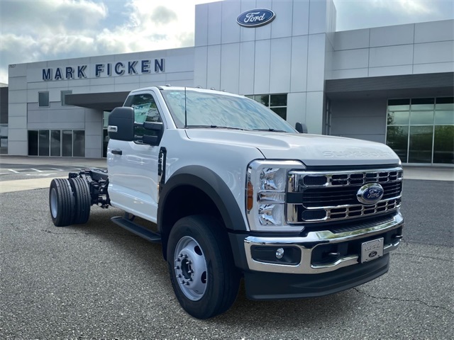 2025 Ford F-600 Super Duty Chassis Cab XL's photo
