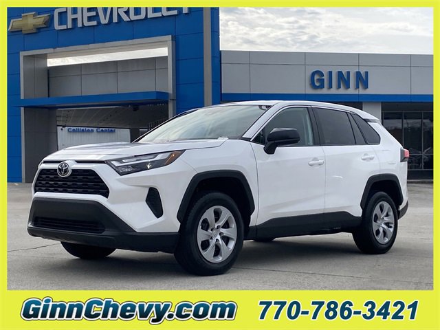 2025 Toyota RAV4 LE's photo