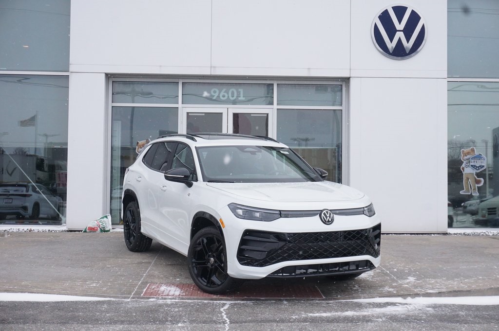 2026 Volkswagen Tiguan SE R-LINE BLACK's photo