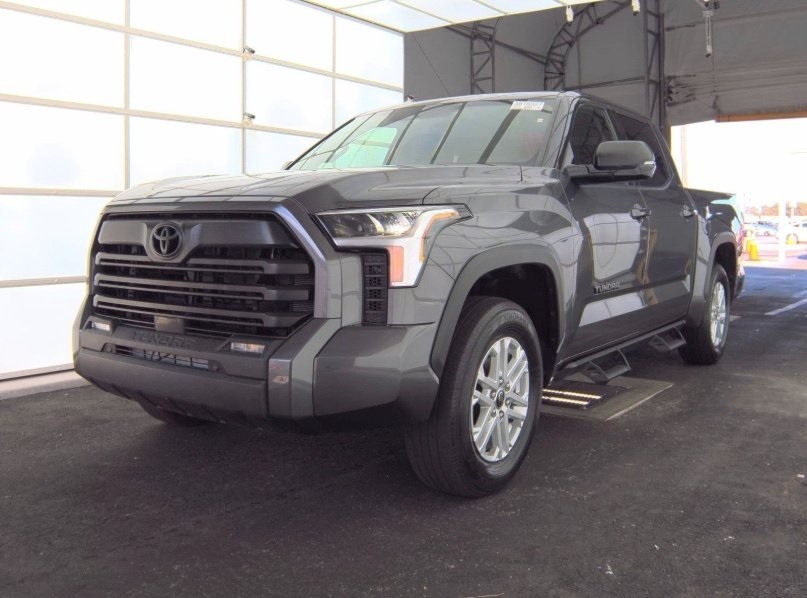 2022 Toyota Tundra SR5's photo