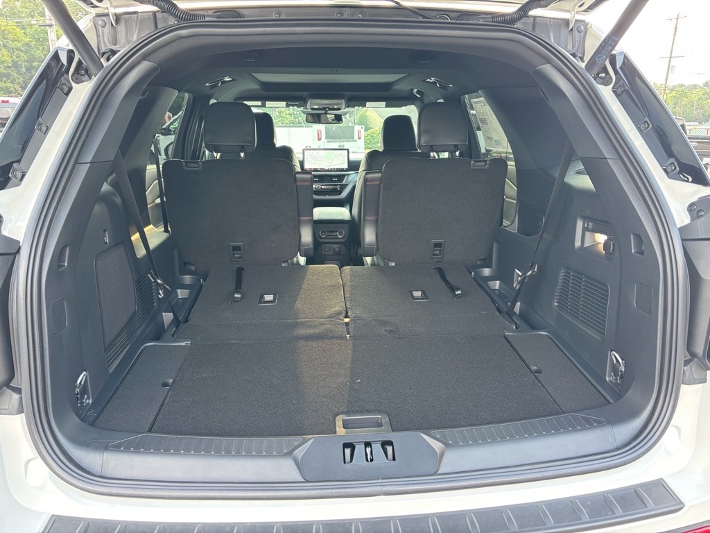 2025 Ford Explorer ST-Line photo 14