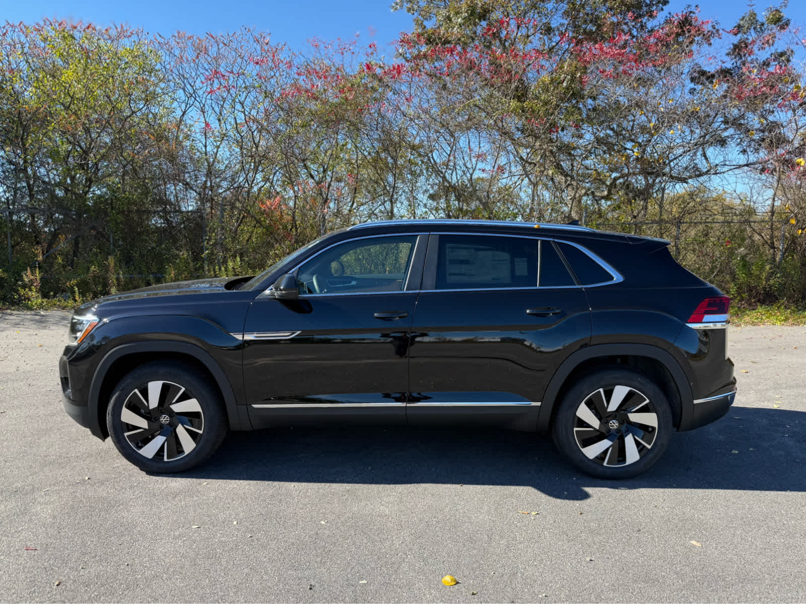 2026 Volkswagen Atlas Cross Sport SEL photo 2