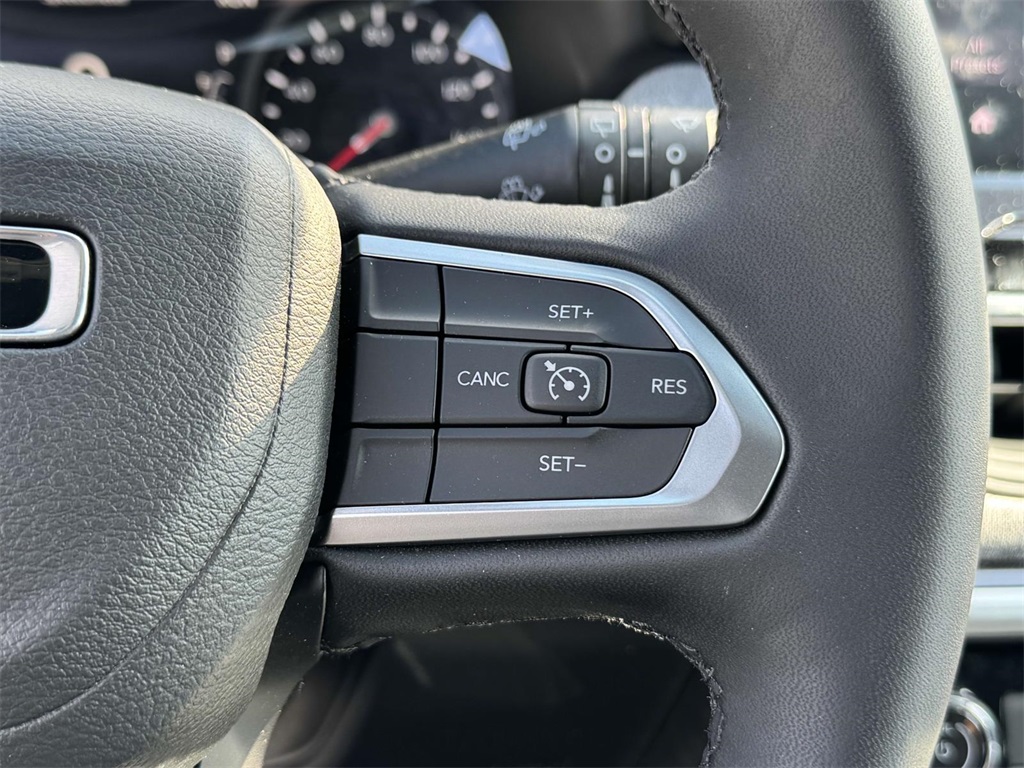 2024 Jeep Compass Latitude Lux photo 17