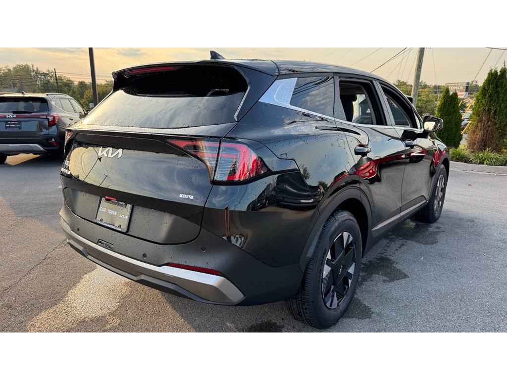 2026 Kia Sportage Hybrid LX photo 2