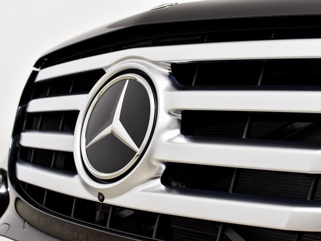 2026 Mercedes Benz GLS 450 4MATIC photo 2