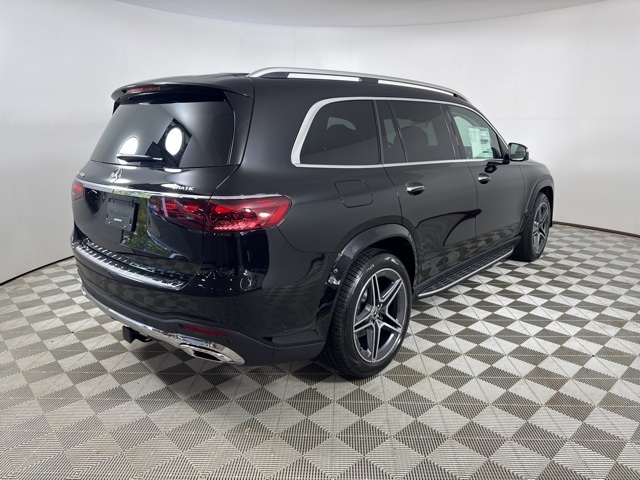 2026 Mercedes Benz GLS 450 4MATIC photo 4