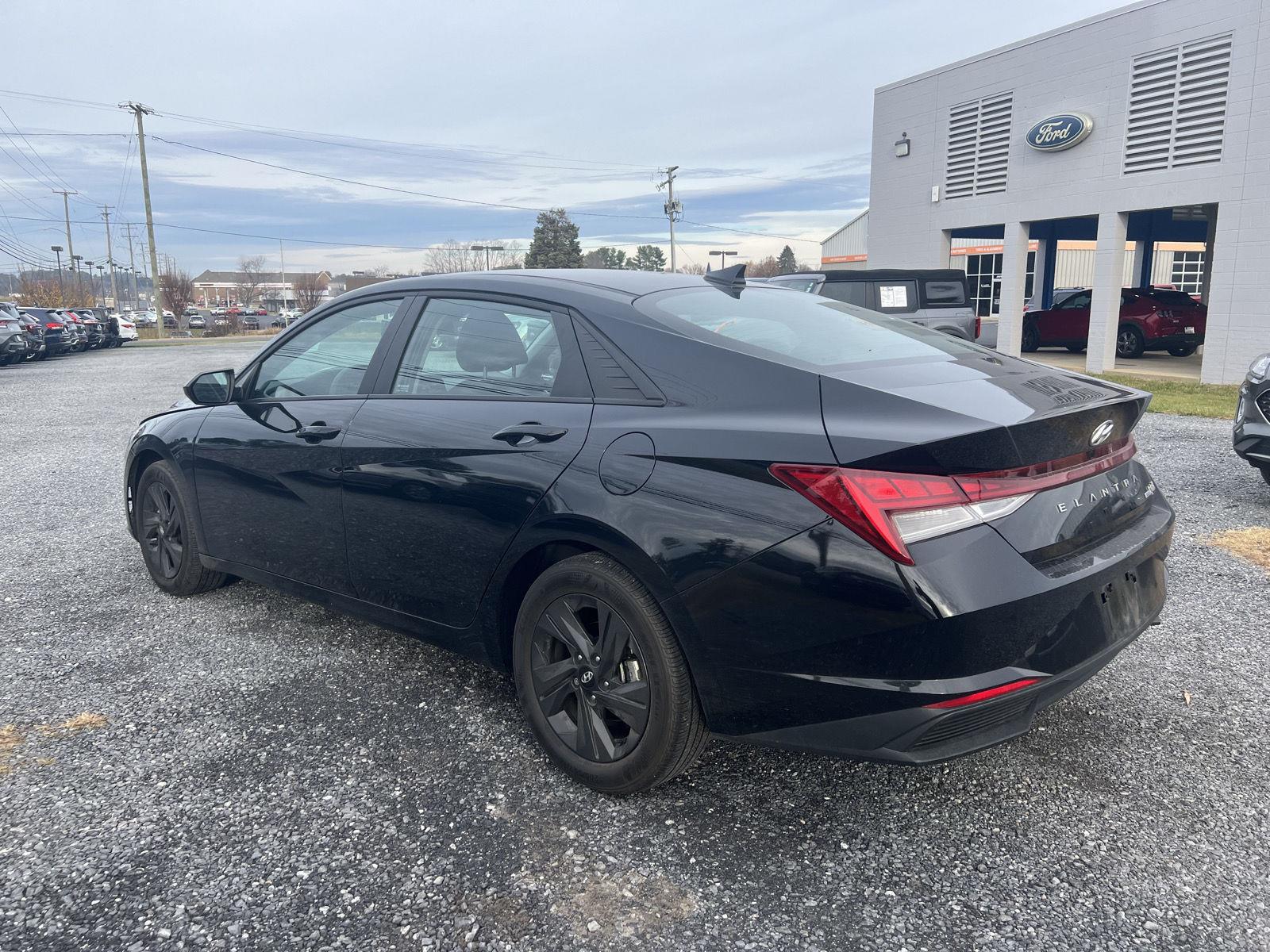 2023 Hyundai Elantra Blue photo 4