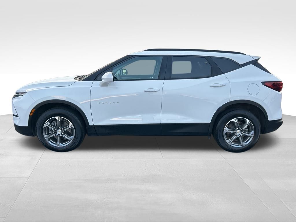 2023 Chevrolet Blazer 2LT photo 2