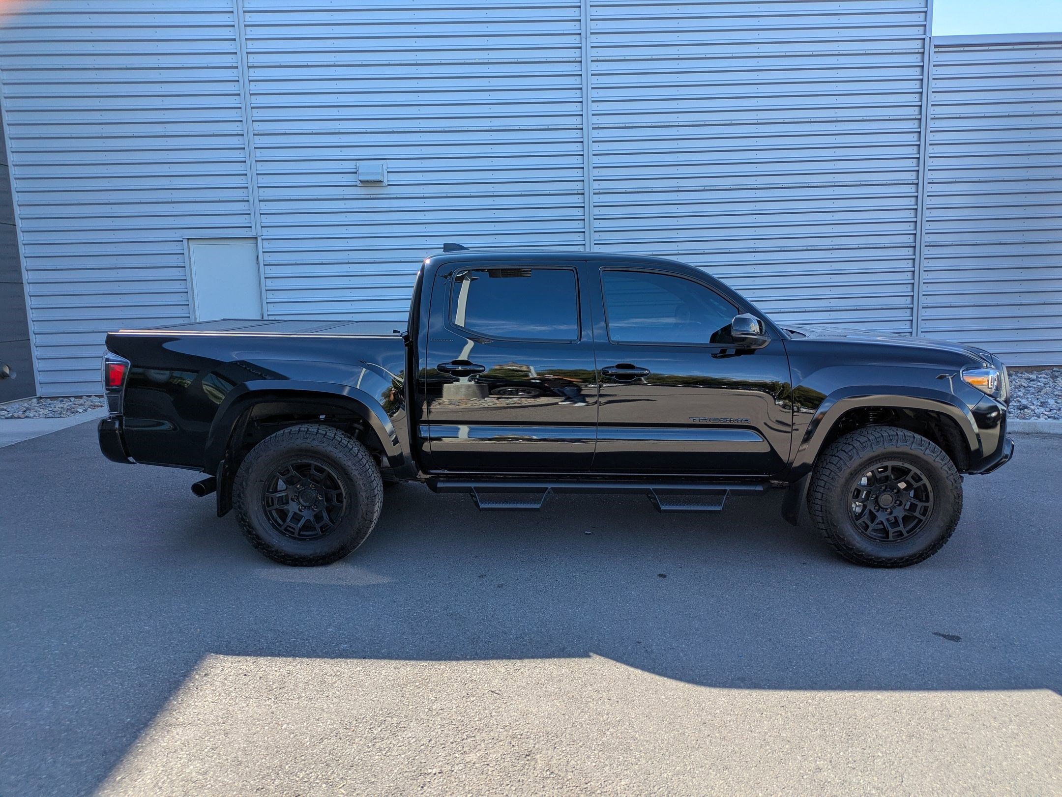 2023 Toyota Tacoma Limited photo 2