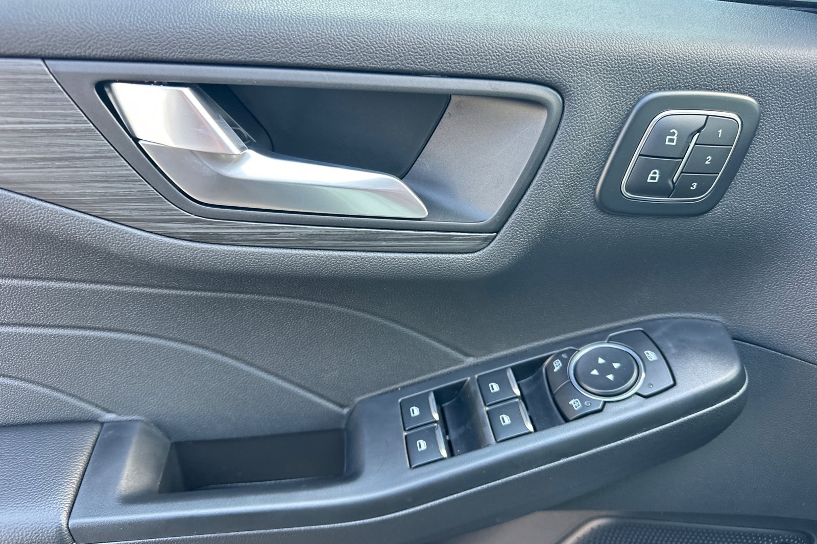 2025 Ford Escape Platinum photo 8