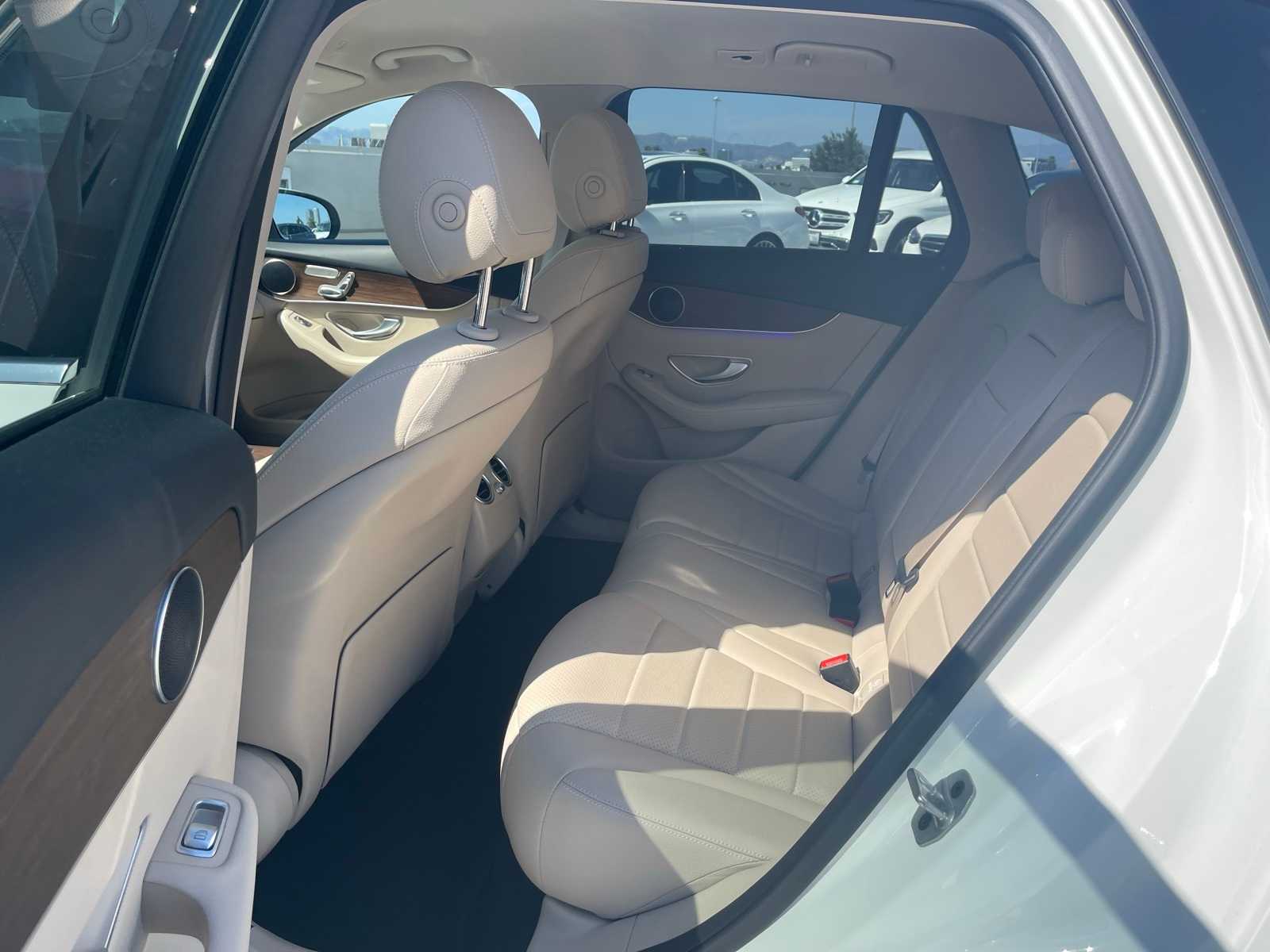 2022 Mercedes Benz GLC 300 photo 3