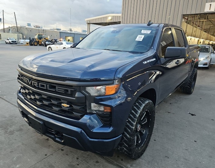2023 Chevrolet Silverado 1500 Custom photo 3
