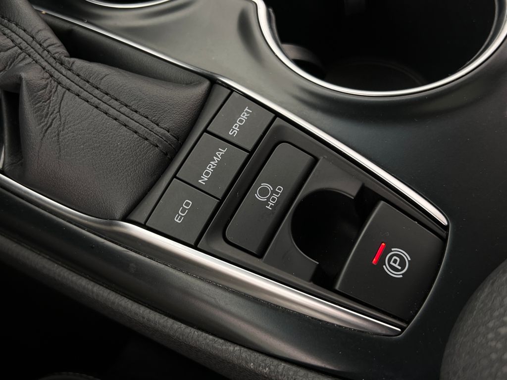 2018 Toyota Camry XSE photo 23