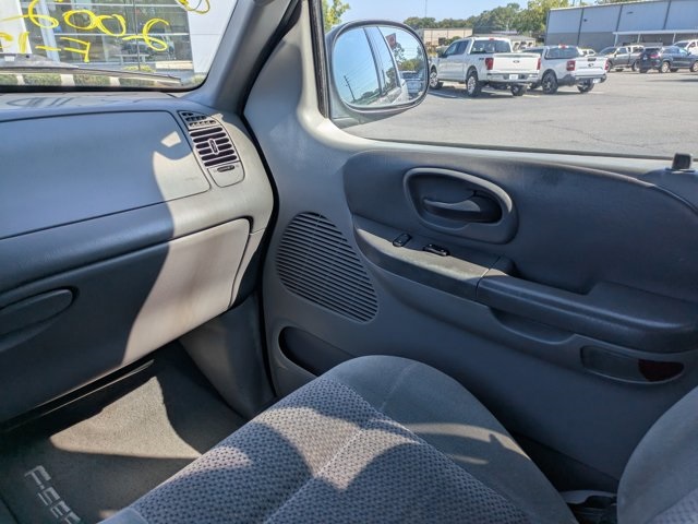 2002 Ford F-150 XLT photo 18