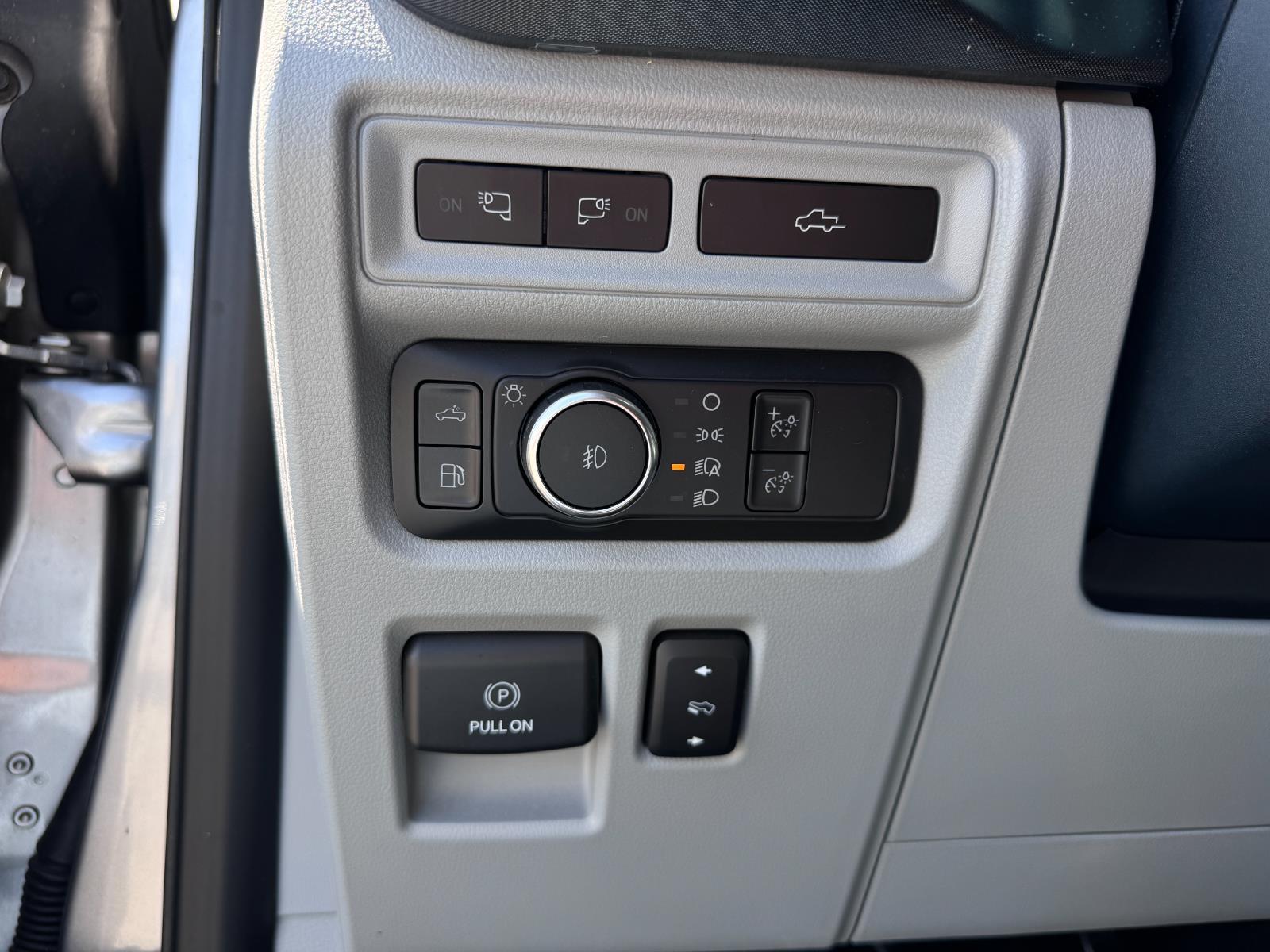 2022 Ford F-150 Limited photo 17