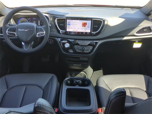 2025 Chrysler Voyager LX photo 15