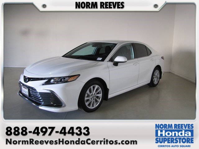 2022 Toyota Camry LE's photo