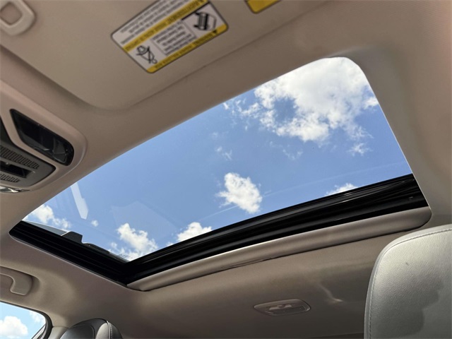2025 Subaru Outback Touring photo 3