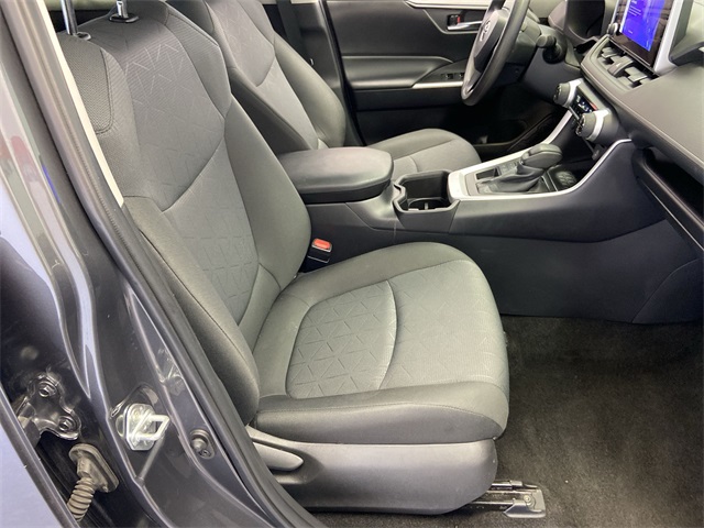 2024 Toyota RAV4 XLE photo 34