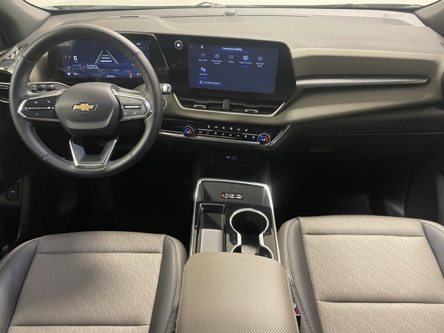 2025 Chevrolet Equinox LT photo 2