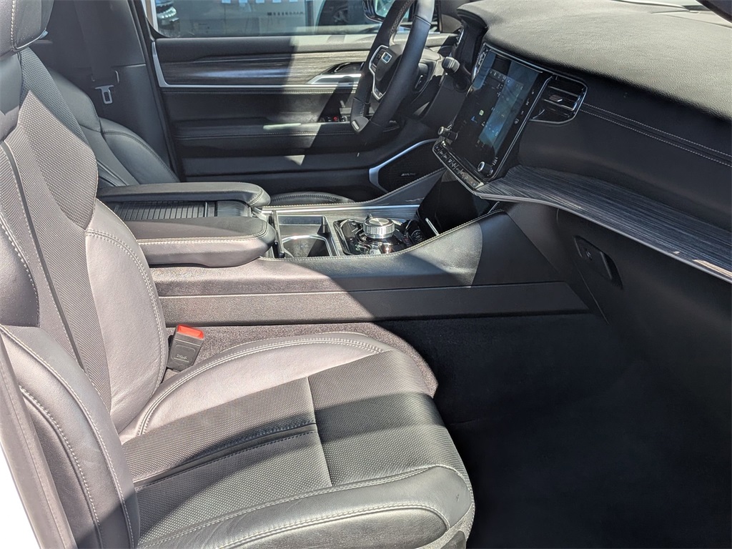 2024 Jeep Wagoneer L Series III photo 24