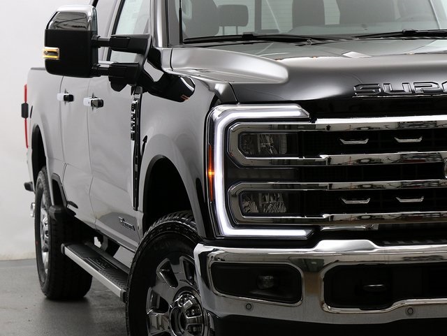 2026 Ford F-250 Lariat photo 4