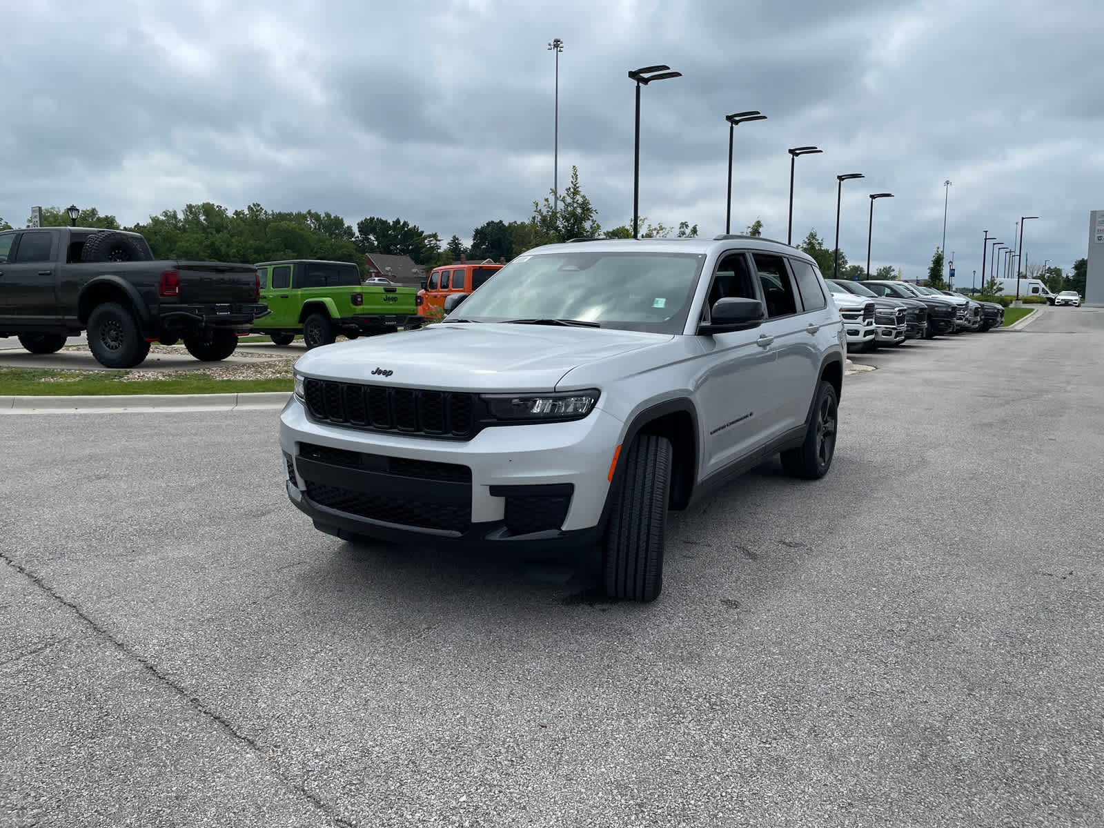 2025 Jeep Grand Cherokee Altitude X photo 4