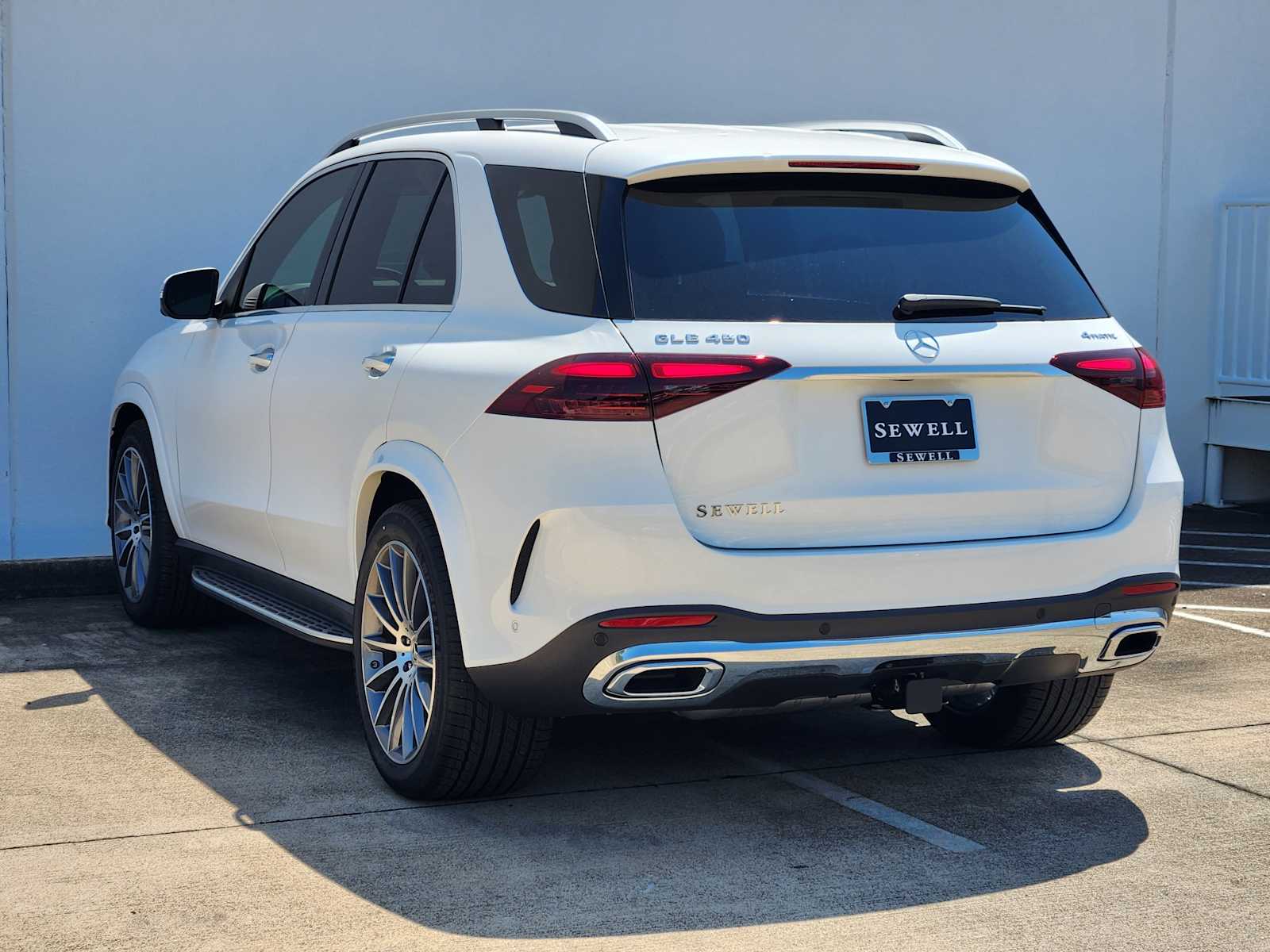 2026 Mercedes Benz GLE 450 4MATIC photo 3