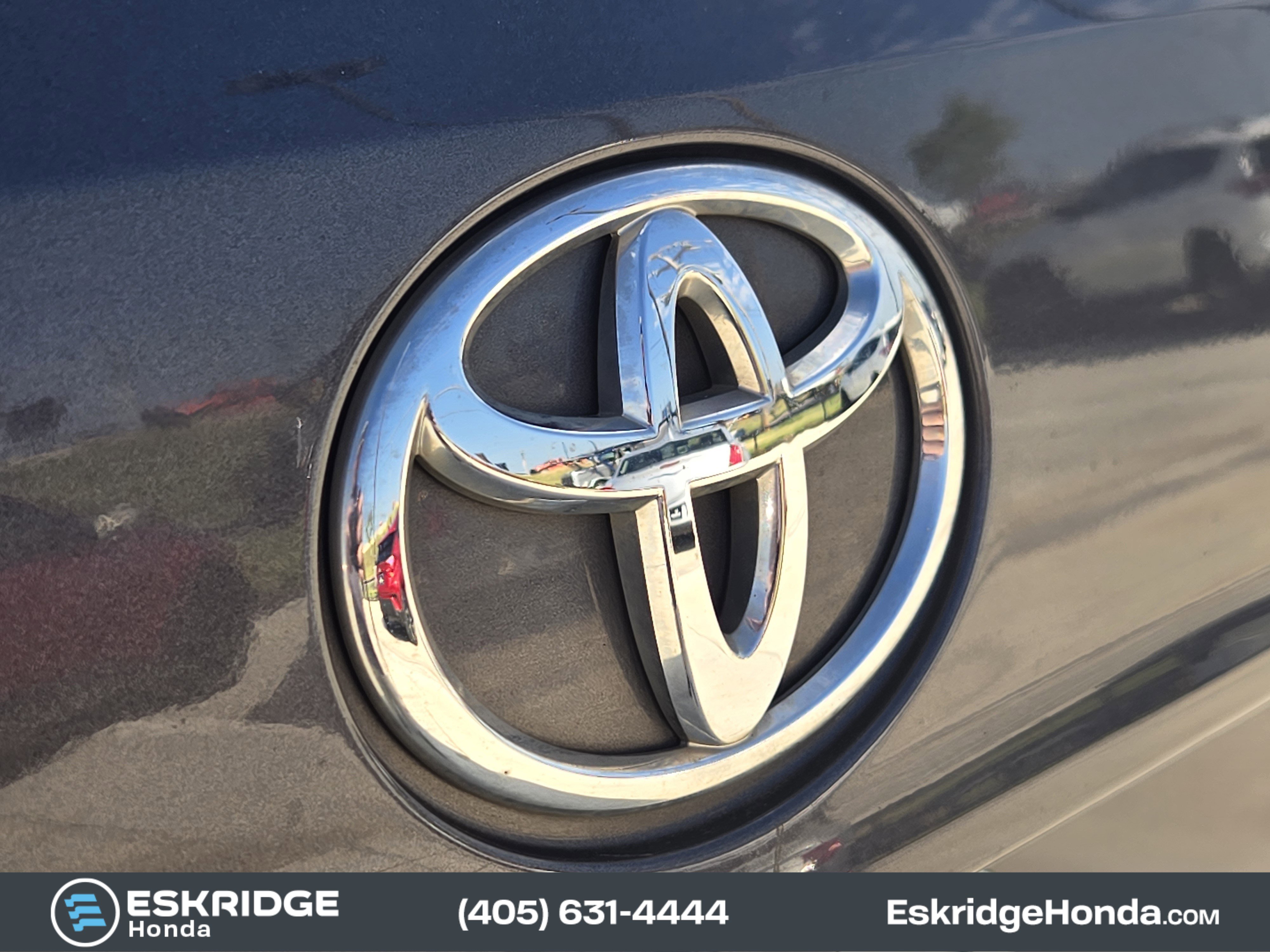 2022 Toyota Highlander LE photo 2