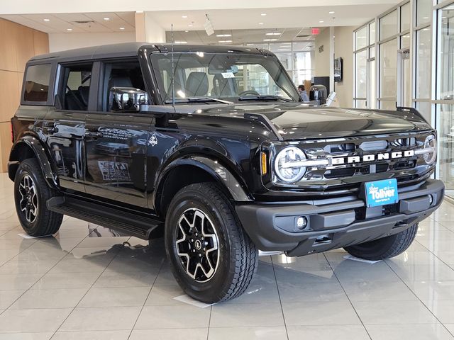 2025 Ford Bronco Outer Banks photo 2