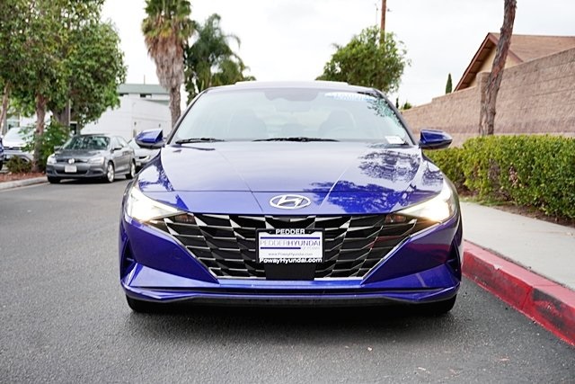 2022 Hyundai Elantra SEL photo 4