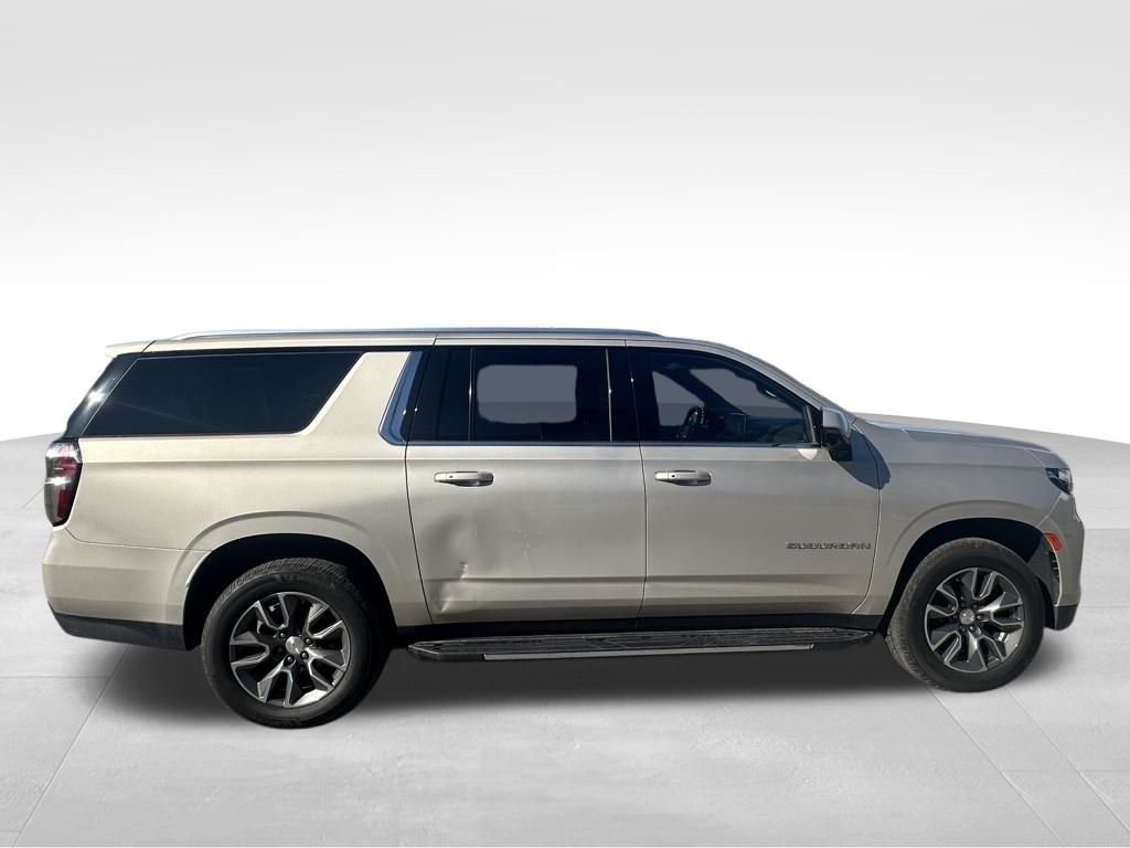 2022 Chevrolet Suburban LT photo 4