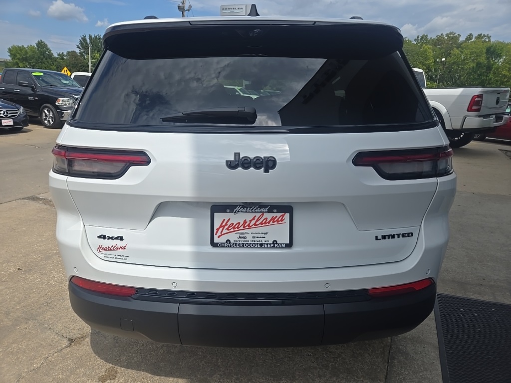 2025 Jeep Grand Cherokee Limited photo 3