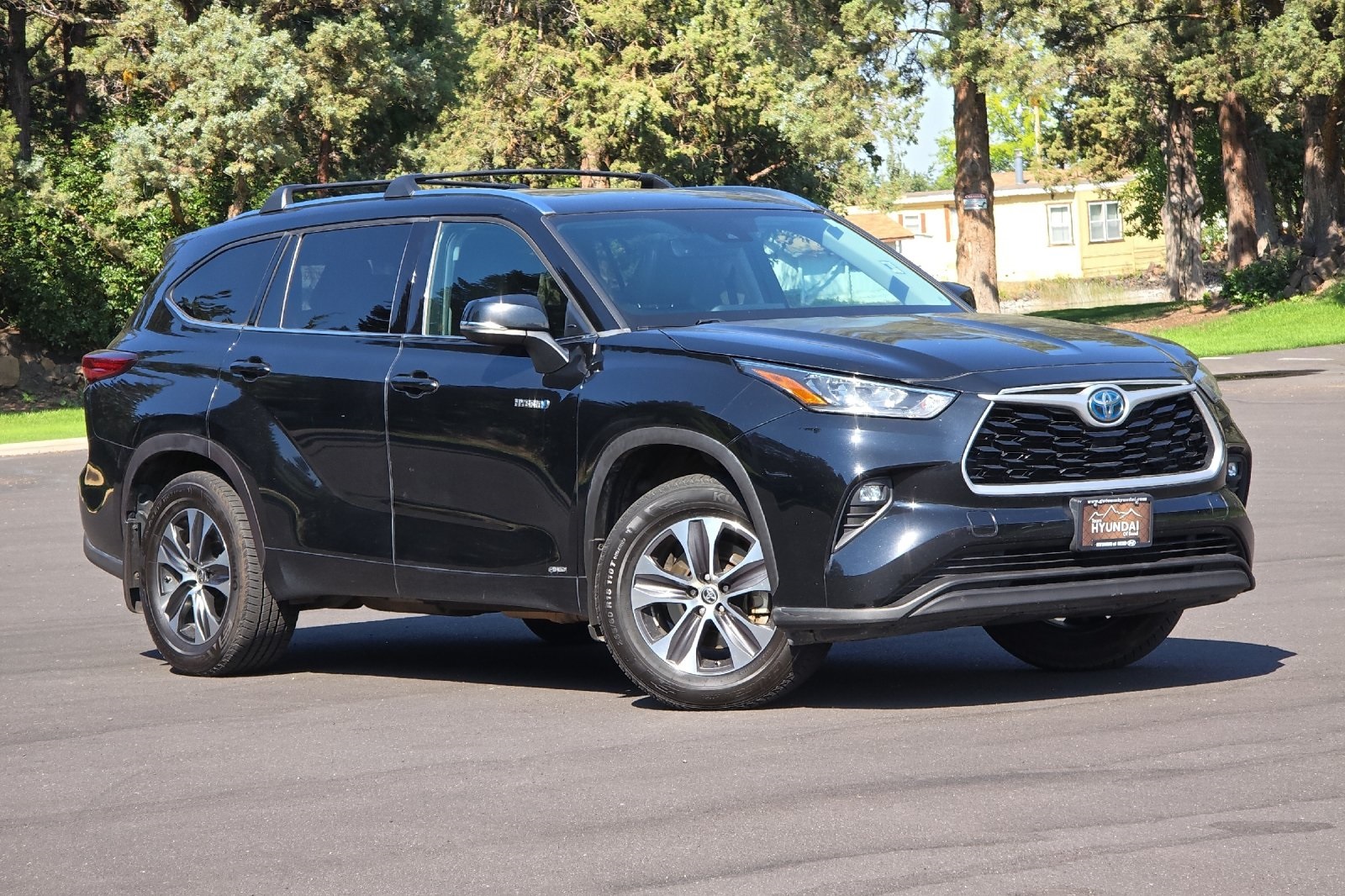2020 Toyota Highlander Hybrid XLE photo 2
