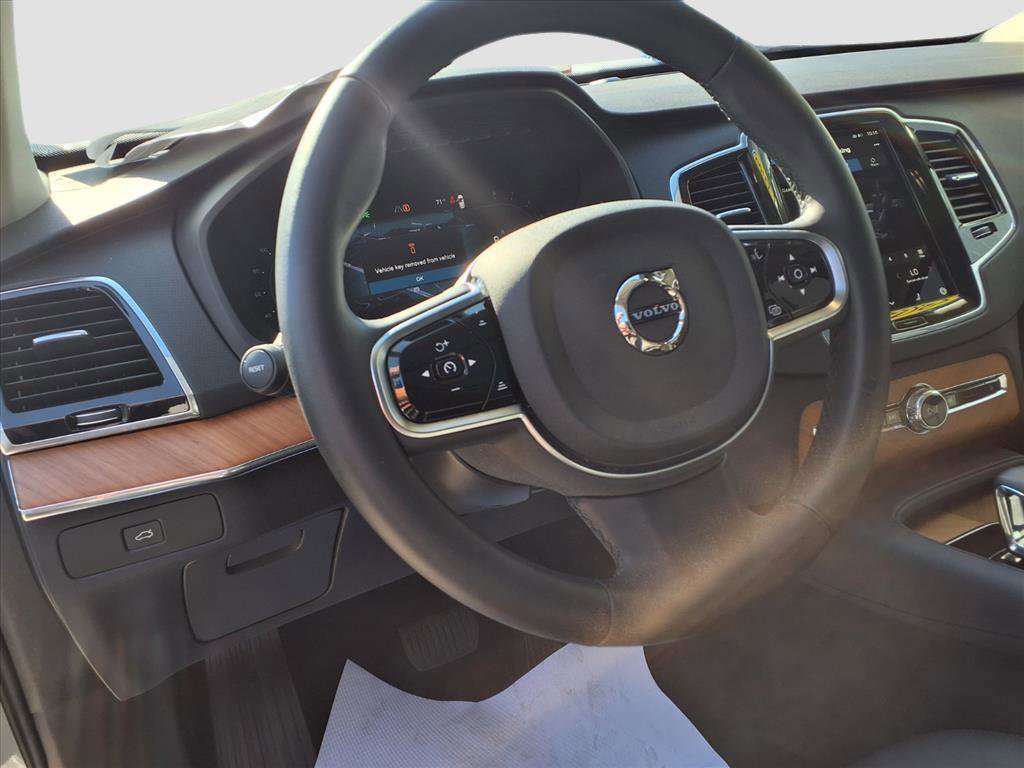 2025 Volvo XC90 B5 Plus photo 12