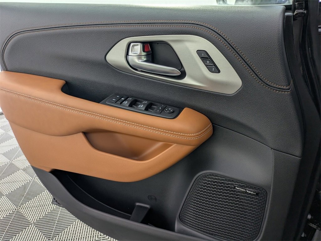 2026 Chrysler Pacifica Pinnacle photo 26